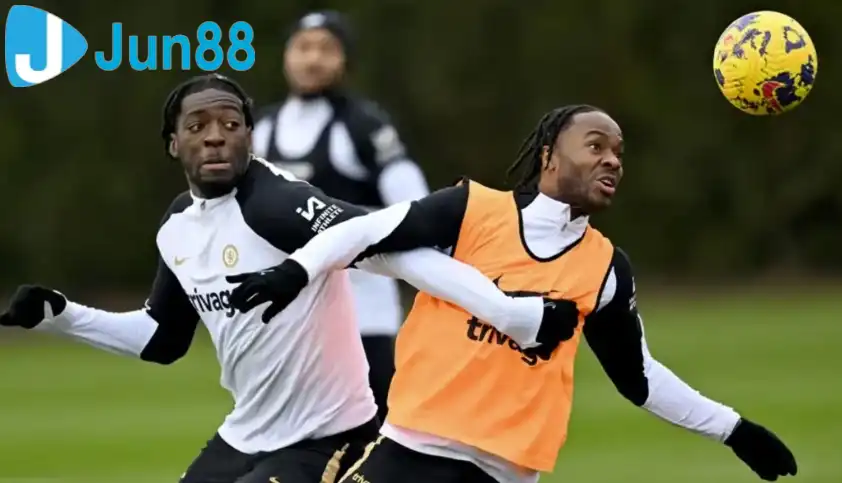 Maresca xác nhận hai cầu thủ vẫn thuộc biên chế Chelsea nhưng đã bị tách khỏi đội một và tập luyện riêng từ đầu mùa