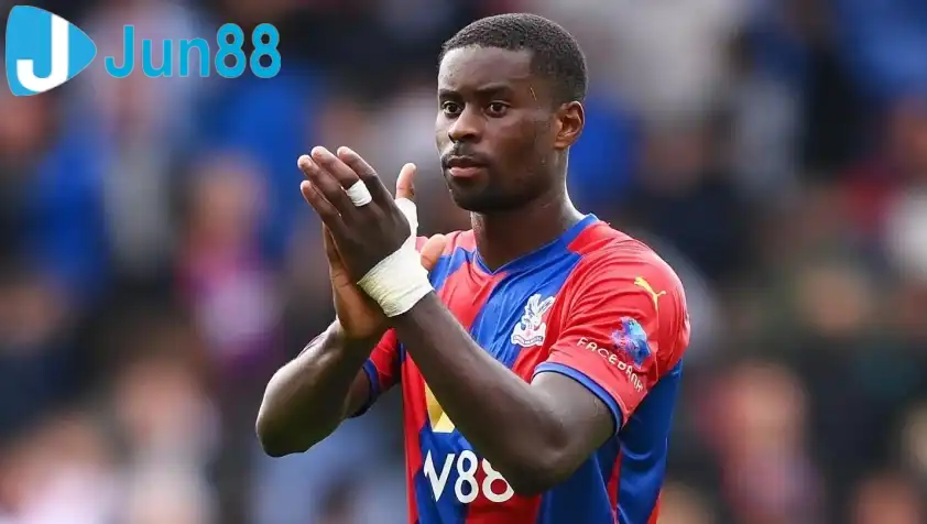 Hợp đồng giữa Marc Guehi và Crystal Palace sẽ hết hạn vào năm 2026, cho phép anh tự do đàm phán từ tháng 1