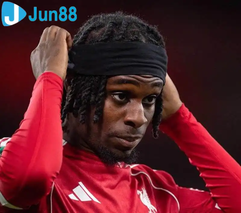 Frimpong và nhiều tân binh của Liverpool ở mùa giải này vẫn đang loay hoay - Ảnh: @TheHateCentral